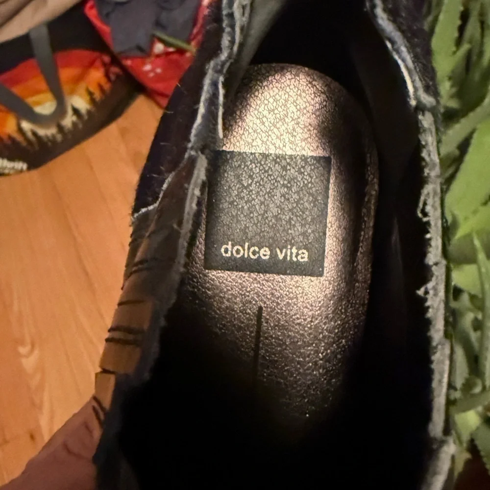 Dolce Vita “Shana” Black Leather Ankle Booties women's sz 6 Fur Heel